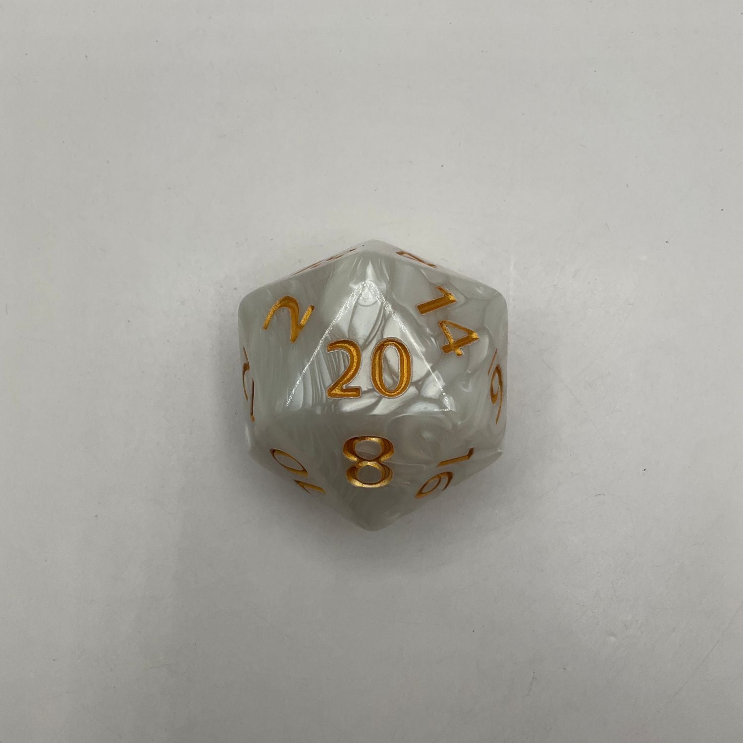Critical Hit Collectibles: Single Big D20 Marbled White with Gold Numbers、Critical Hit Collectibles、kayou
