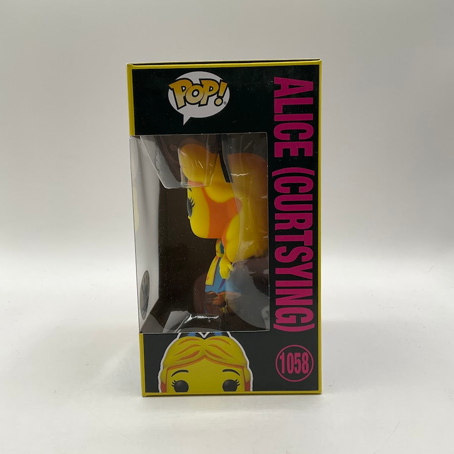 Alice (Curtsying) (Blacklight) Funko Pop! Alice in Wonderland #1058 Exclusive、Funko、kayou