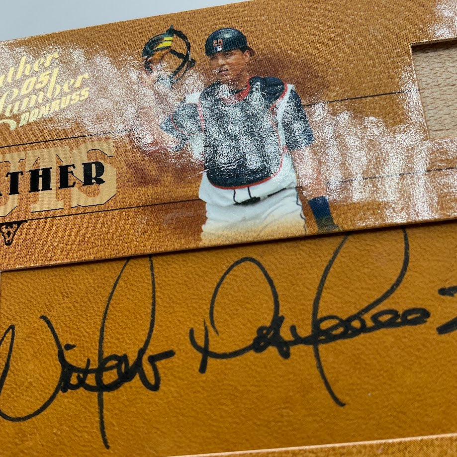Victor Martinez 2005 Donruss Leather & Lumber Relics Auto 001/128 #LC-57、Collector Store LLC、kayou